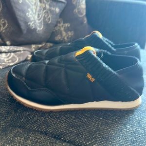 Teva excellent condition! Worn 2x